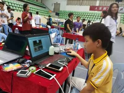 7小時現(xiàn)場造物!我校&ldquo;小創(chuàng)客&rdquo;赴廈門大學(xué)挑戰(zhàn)青少年迷你創(chuàng)客馬拉松比賽